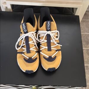 Holo Artemis Honey trail runner men’s US10.5